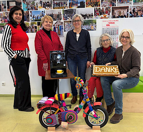 Haus der Begegnung – Offenes Handarbeitscafé spendete Kaffeevollautomaten